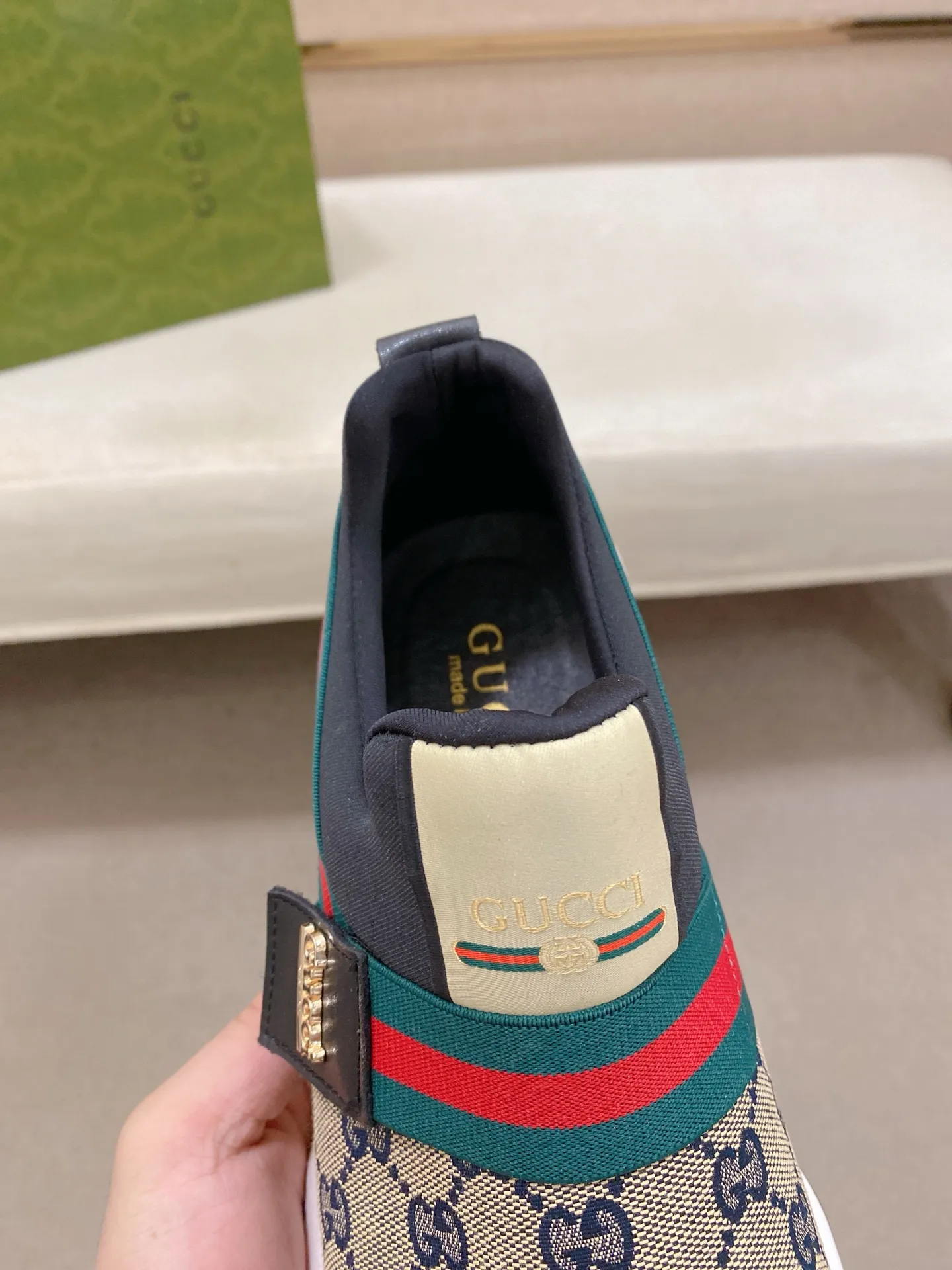 Factory price: 462💰 (GUCCI) The latest 🎁🎁casual and fashionable men's shoes👟 from the official website, hot style 💥 style is simple and elegant, exclusive for trendy men. Unique latest brand elements from the official website 👑original decoration, fashionable and generous, original fabric ✅breathable stretch cloth lining, official website designated wear-resistant casual outsole, classic model taken at the counter in kind🎬38-44 (45 is not returnable and non-refundable)